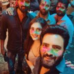 Surabhi Instagram - Happyyyy Holi Everyone!!!🤗From the sets of my next Tamil movie 🎬 @santa_santhanam #premaanand @dopdeepakpadhy