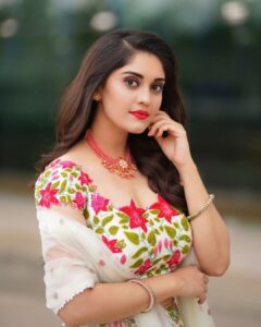 Surabhi Instagram - 🌸🌸🌸#ｓｐｒｉｎｇｖｉｂｅｓ 🌸🌸🌸 

Styled @officialanahita 🌸
👗 @keerthikadireofficial 🌸
Captured @v_capturesphotography 🌸
