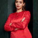Surveen Chawla Instagram - Stoked to be sharing the stage with such trailblazers! Here’s to women and celebrating all their incredible stories! #HerKahaaniHaiZaruri @Netflix_in @aaditipohankar @anchalsinghofficial @surveenchawla @aahanakumra @zaynmarie @Netflix_in @aaditipohankar @anchalsinghofficial @aahanakumra @amrutasubhash @ashwinyiyertiwari @ashviniyardi @ayeshasood @gazaldhaliwal @guneetmonga @karishmakohli @kushakapila @leenaclicks @masabagupta @madhuridicitnene @mrunalthakur @dattanaomi @neelamkotharisoni @neena_gupta @mostlysane @rytash @saritagpatil @shefalishahofficial @thesaranfiles @battatawada @simatapariaofficial @chinxter @sophiapauljames @swastikamukherjee13 @surveenchawla @taapsee @tahirakashyap @zaynmarie Wardrobe - @raw_mango Earrings - @misho_designs Cuff - @myrhabyrhea Heels - @heelandbucklelondon Styled by @raw_mango and @shreejarajgopal Group photographer - @manasisawant Solo photographer - @nehachandrakant