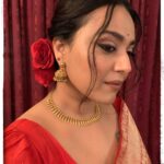 Swara Bhaskar Instagram - Mom’s wardrobe will never let you down! ❤️ Aaaah also @bhoomilogy ‘s impeccable taste! 🤗✨ @irabhaskar9 🤗😘 P.s. jewellery also Ma’s.. . Make up: @makeupbypoojagosain Hair: @lawangtamang95 @anukaushikstudio