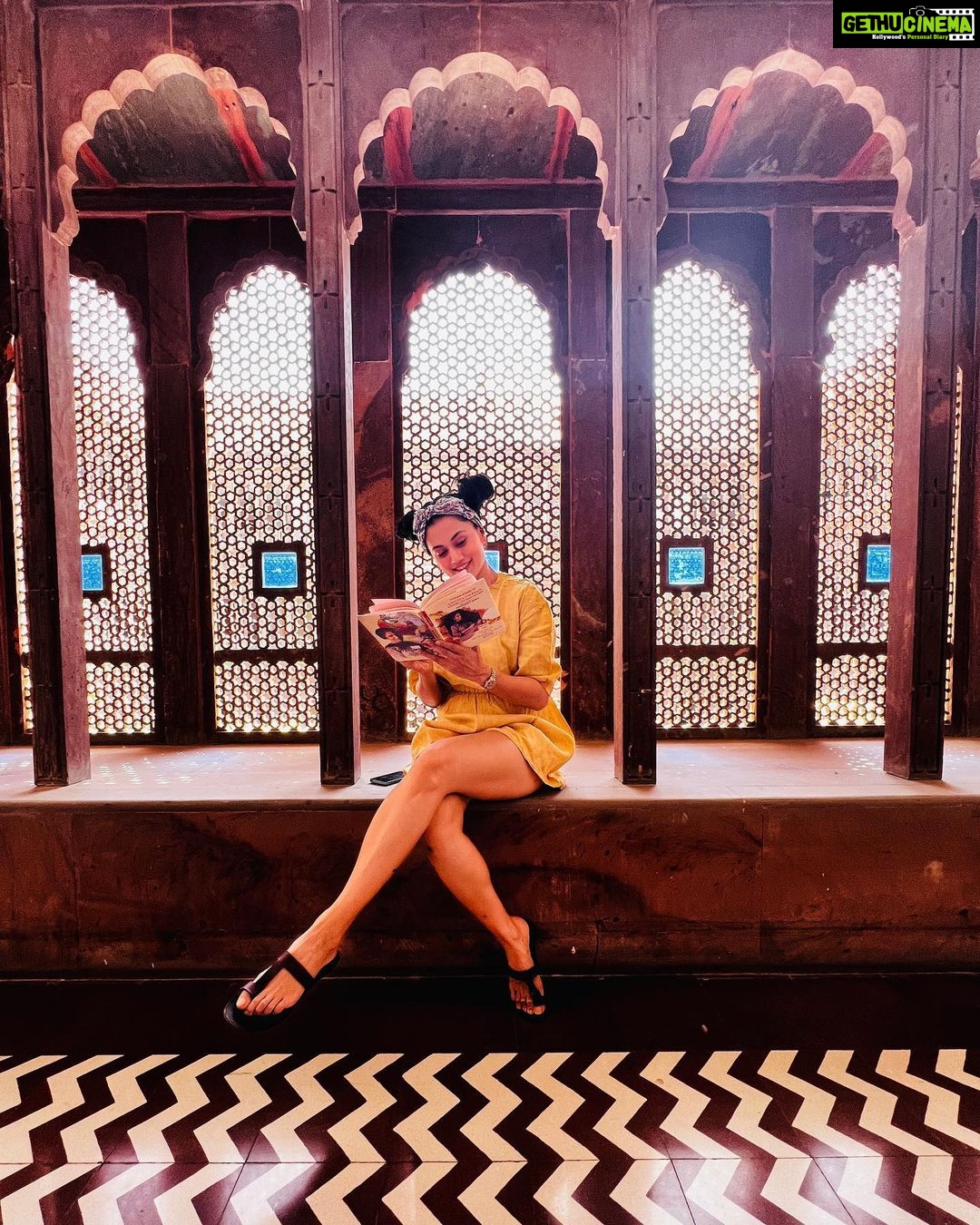 Taapsee Pannu Instagram - When the light has your back the glow brightens …. #PauseMode #GetAway #NarendraBhawanBikaner #ExperienceBikaner Narender Bhavan, Bikaner