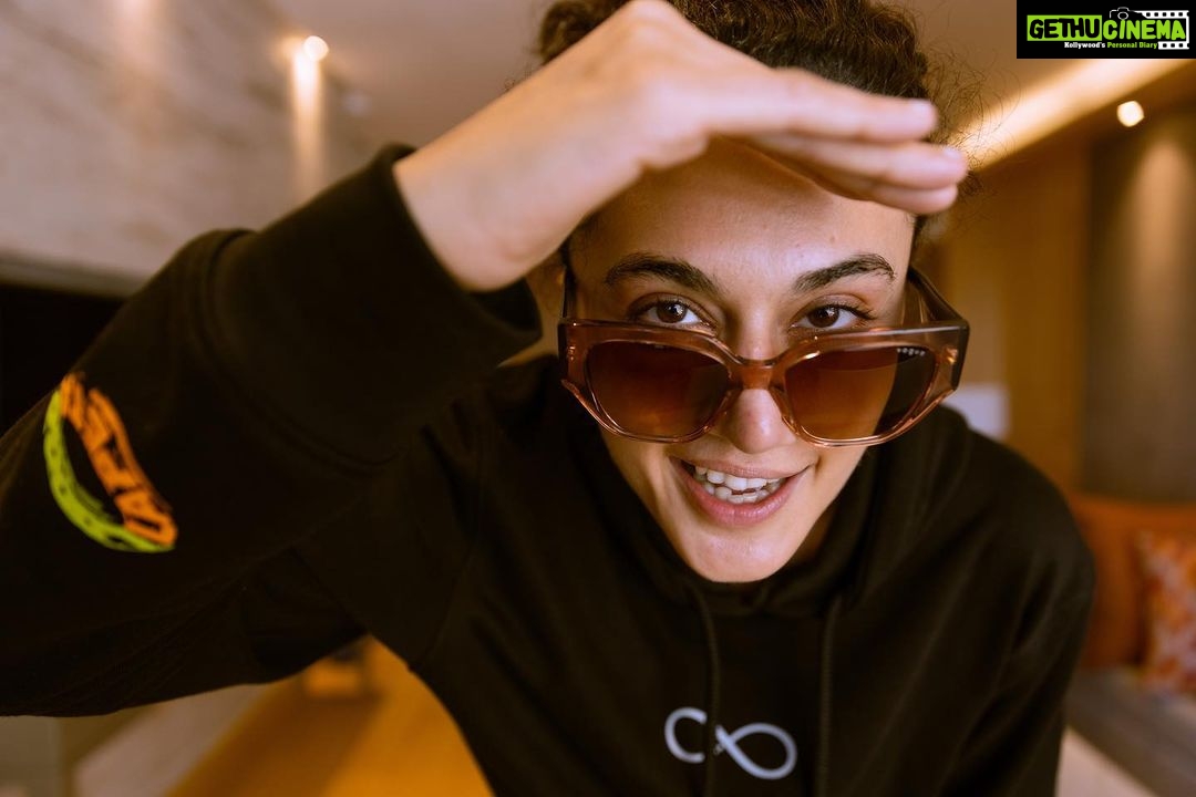 Taapsee Pannu Instagram - Watch out for colours and water splashing your way today ! Happy Holi from me and my cool eye gear ! @vogueeyewear #LetsVogue