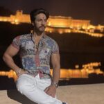 Thakur Anoop Singh Instagram - It’s always a pleasant experience to feel the air where you belong! In the land of Rajputana at the Royal palace of Amer, Jaipur. म्हारो राजस्थान 🐪 Padharo mhaare des! Amer Fort