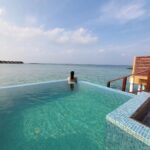 Varalaxmi Sarathkumar Instagram – #Monday vibes feeling white..!!!

 #throwback #Maldives #sun-kissed #beachvibes🌴🌊 #beachlife #white #favoritecolor

Series 2