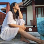 Varalaxmi Sarathkumar Instagram – #Monday vibes feeling white..!!!

 #throwback #Maldives #sun-kissed #beachvibes🌴🌊 #beachlife #white #favoritecolor

Series 2