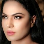 Veena Malik Instagram – جانِ بہاراں 💋🌺🥀