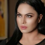 Veena Malik Instagram – جانِ بہاراں 💋🌺🥀