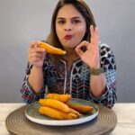 Vidyulekha Raman Instagram - I can enjoy crispy Molaga Bajjis any day, any time! To make them nice and yummy I use Cardia Life oil because it’s my healthy alternative to regular oil. Why don’t you make some delicious Molaga Bajjis today? 😋🌶 @cardiaoil #ad #cardiaoil #cardialife #healthyfood #healthyoil