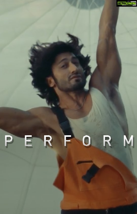 Vidyut Jammwal Instagram - This is my version of the Turkish get up - an ode to a whey protein …Scientifically developed #MuscleBlaze Biozyme Whey - an award winning product that absorbs better, reduces stomach troubles and delivers better results. @muscleblaze #ITrainLikeVidyutJammwal #ZiddiHunMain #Zidd #NeverSeenBefore #Protein #WheyProtein #Biozyme #FitnessMotivation #Ad
