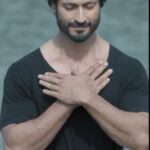 Vidyut Jammwal Instagram - A warrior is someone who knows how to experience all their emotions to the fullest. Join me in my quest to find #IndiasUltimateWarrrior Watch now on @discoveryplusin @discoverychannelin @bazinga_ent #ITrainLikeVidyutJammwal