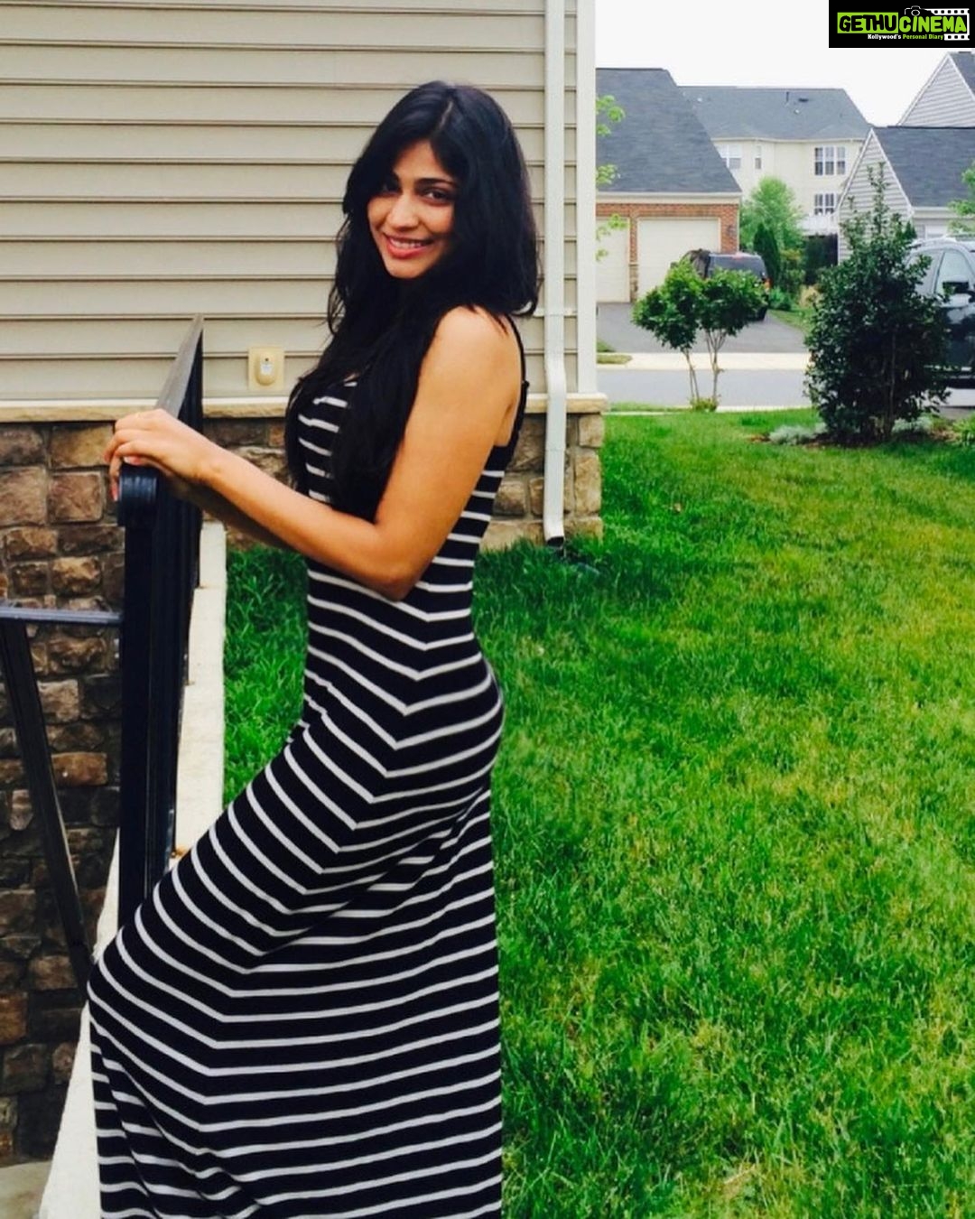 Vijayalakshmi Instagram - First two are throw back pics! Taken almost 8 years back! Middle one couple of years old, But the Last two are from few days back! All with the same dress. This is my most fav outfit.. I don’t know how many times I wore it.. from movies to shopping, to brunch, staycation, dinner, airports… and nowadays it’s become my loungewear! This dress has got lint balls all over, still not able to give it a rest. I’m sure every one has got an outfit like this! Worn out but close to heart. tell me about that special piece of cloth of yours😻 #favoritedress #tbt