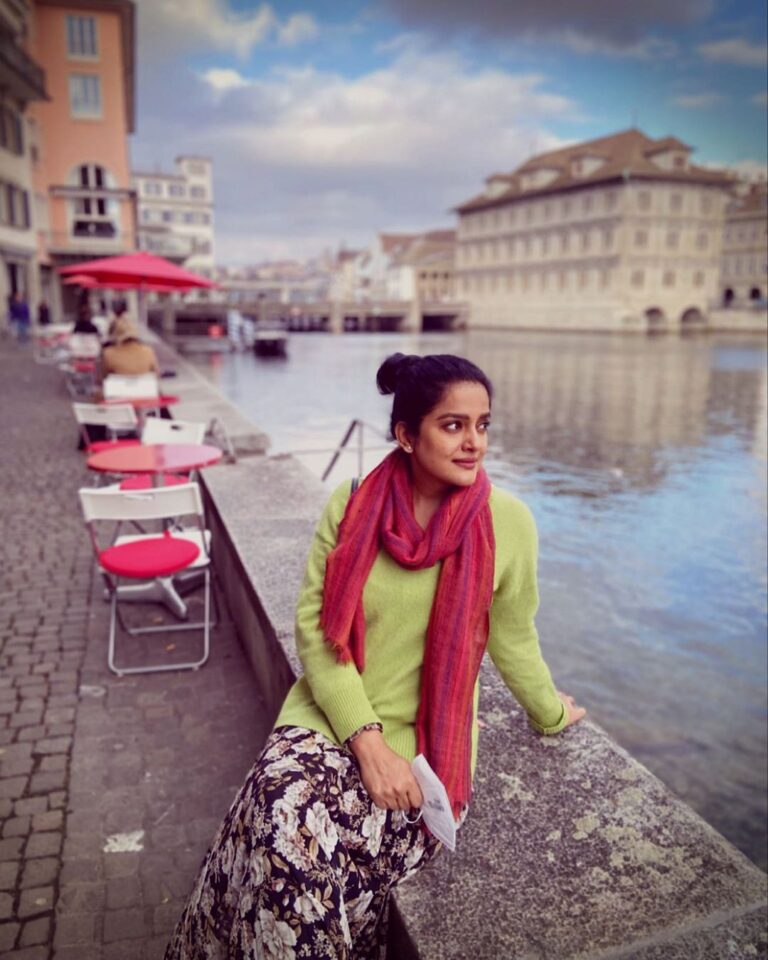 Vishakha Singh Instagram - Zurich. 10°C last month. ❤️ #Nostalgia Zürich, Switzerland