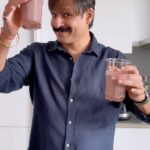 Vivek Oberoi Instagram - Always a fun time making smoothies in my kitchen 🧉 @vondereurope #staywithvonder #livingindubai #belocal #yummyinmytummy Vonder City Walk