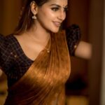 Yaashika Aanand Instagram – Nalla iruka ? 😅 
📸 @camerasenthil 
💄 @jeevithamakeupartistry 
Saree @ivalinmabia
Organised by @rrajeshananda

.
.
.
.
.
.
,
..
.
#yashika #yashikaanand #yashikaannand #biggbosstamil #biggboss #kadamaiyaisei #irutuaraiyilmurattukuthu #dhuruvangalpathinaaru