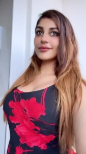 Yaashika Aanand Instagram - Just time pass 👀🤫
.
#edge #reels #explore #trending #trend
