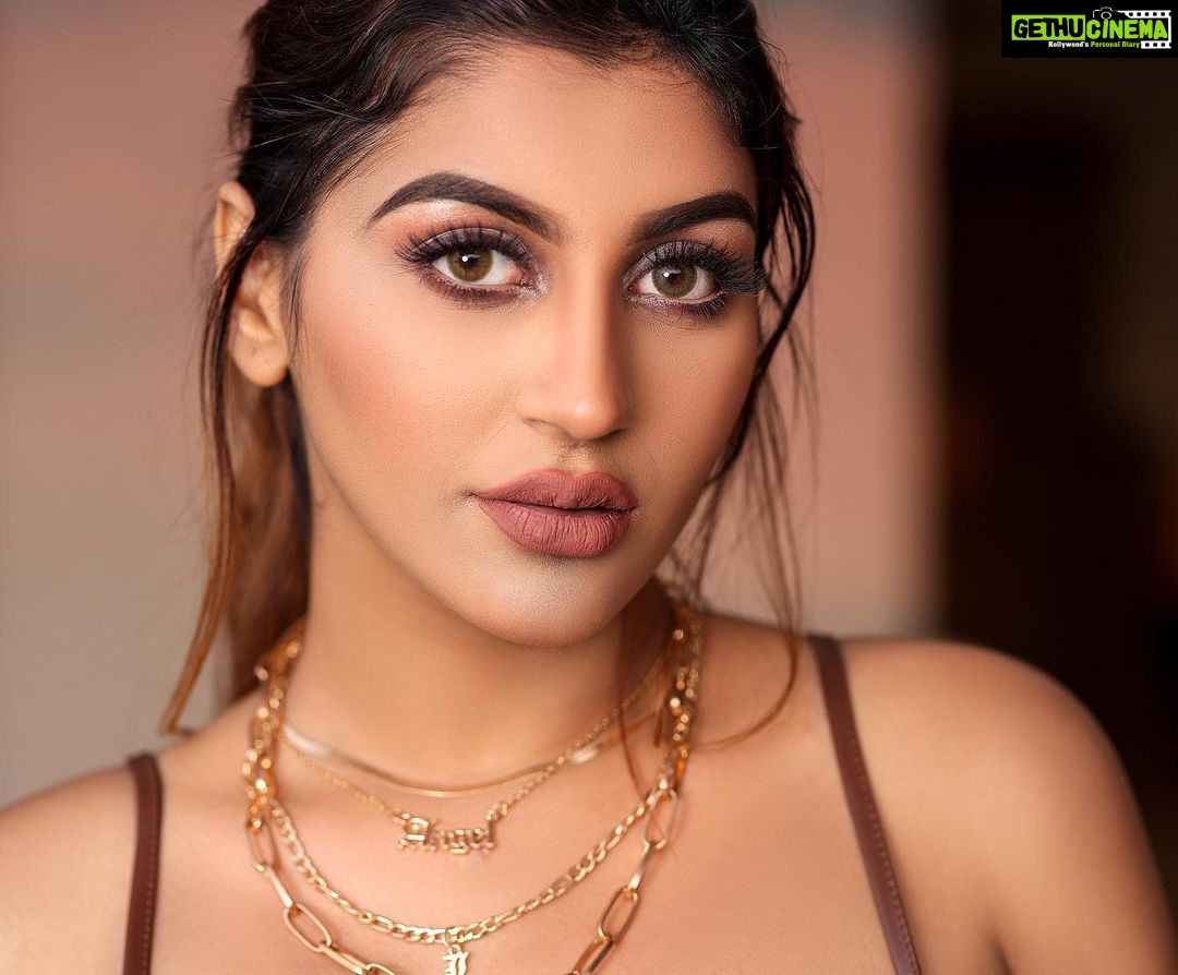 Yaashika Aanand Instagram - #swipeleft 👀 📸 @gk_.photography._ Mua @beautyunveiled_by_jeevi Top @mykiwies Styling @paviiiee_08 Hair @meenushairandmakeover Retouch @harry_dane_retouch
