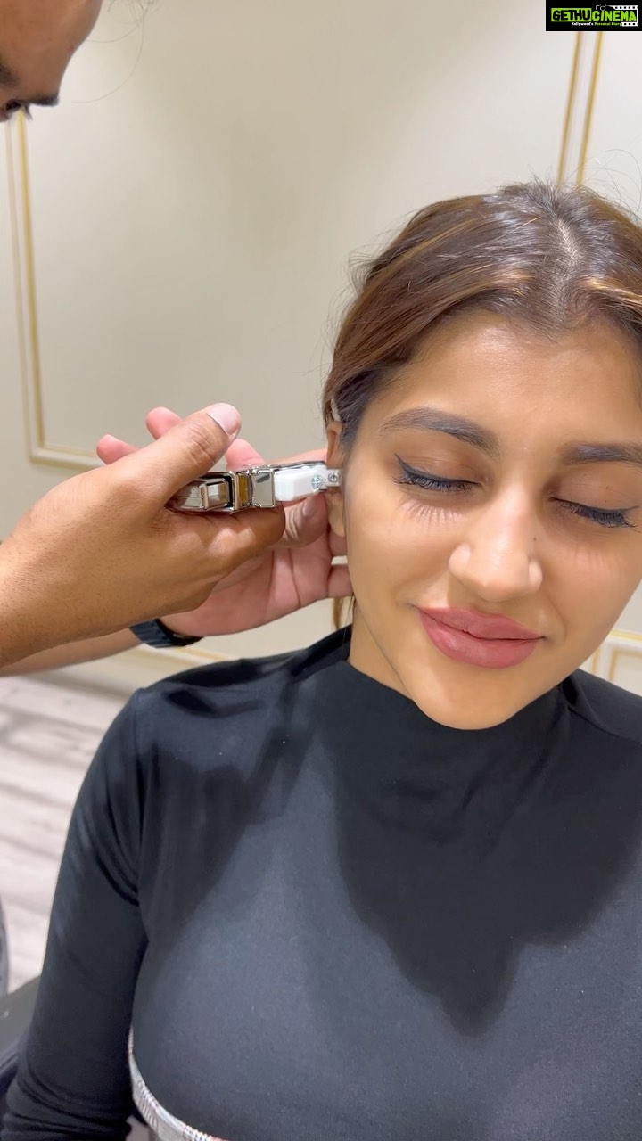 Yaashika Aanand Instagram - Ouch 😂😝 pain in my 👀 !! Pain laam rusk sapdra madrii 🤥😝 #piercings #gunshot #trendingreels #explore #yashika #biggboss #reels Credits @zazzlesalons