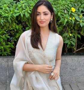 Yami Gautam Instagram - 🦋 
Styled by my  lovely @alliaalrufai

Styling: 
@shubhangini_gupta @rawmango @aprajitatoorofficial  @azotiique
Makeup: @manjarisinghofficial