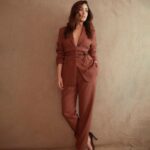 Yami Gautam Instagram - The most effective way to do it, is to do it. - Amelia Earheart 🤎 Styling: @appapop @alliaalrufai @shubhangini_gupta Hair: @sajzdot Makeup: @guyguia Photographer: @kadamajay