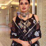 Yuvika Chaudhary Instagram - New Launch!🖤 Give your special evenings a touch of glam with our Night Sky Handpainted Sharara Set. Crafted from premium satin, it features a beautiful floral pattern on the kurta and comes with a hanpainted floral dupatta in organza.🖤 Muse : @yuvikachaudhary Location: @itcrajputana Jewellery: @aachho Jutti : @jaysoleindia Styledby: @stylebysugandhasood Photographer: @ajpictography Videographer: @rjprt @chiragbhatia699 Makeup: @raveen_anand @beautybyraveenanand Hair: @sunil_celebrity_stylist . . . . . . #AachhoBannadi #BannadiSong #ReelOnBannadiSong #Aachho #twirlwithaachho #aachhosong #yuvikachaudhary #aachhoxyuvikachaudhary ITC Rajputana, A Luxury Collection Hotel
