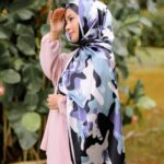 Aaron Aziz Instagram - Assalamualaikum ladies! Penat betul Anjali kat taman kena gigit nyamuk bagai cari Rahul. Rahul nya tak datang datang….. Hey Rahul!!! (Purple blossom snood or Shawl with Faith skirt suit in blush Pink- get this in Box set. DM @diyanahalikcom 💜)