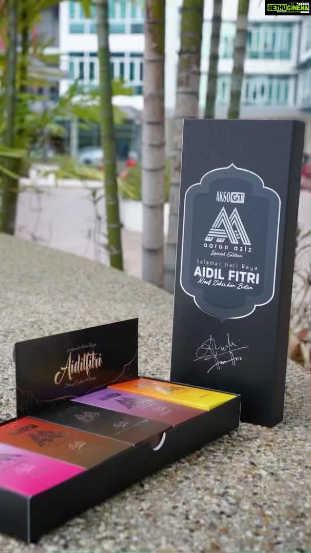 Aaron Aziz Instagram - Siapa nak duit Raya? Dapatkan limited edition AA series Raya Box dalam ada 5 flavour dgn duit raya sekali siap utk korang Mcm mana nak dapat kan nya? Tunggu live saya pada 26hb 10pm k. Paling besar duit Raya RM500, 2nd RM100 dan RM50. Korang kena cepat masuk live and comment Siapa nak beli. Very very limited stocks. #aksogt3500 #AksoGTAAseries @officialaksomalaysia #TheVapeDon #RayabersamaAkso