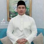 Aaron Aziz Instagram - Dapatkan Baju Melayu Aaron Aziz by @jakeltextile warna yg sangat menarik, quality tip top dan juga Sampin dan butang percuma.