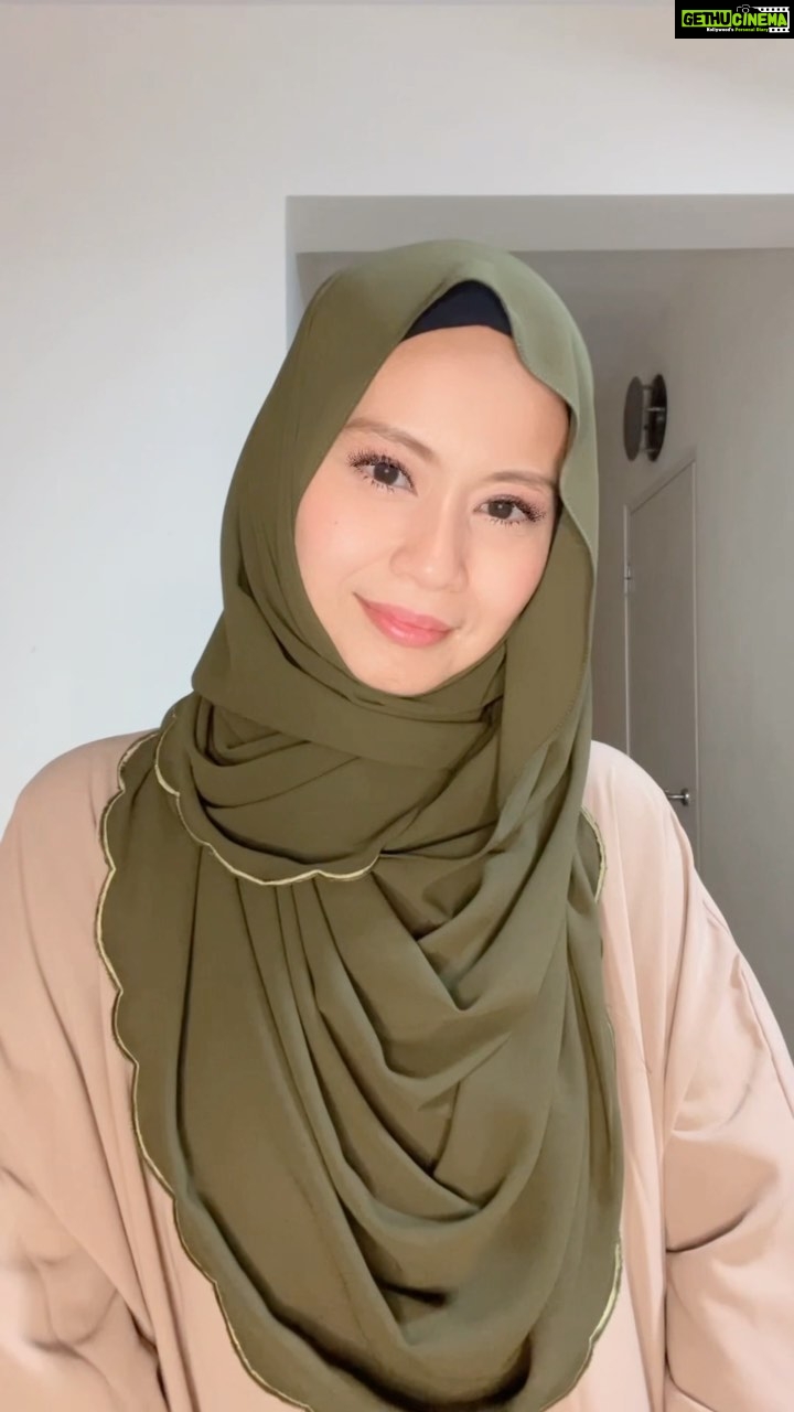 Aaron Aziz Instagram - Masya Allah Tabarakallah! Lush Tulips are in Singapore now!! This Lush (snood) really manis. Love the simple yet detailed embroidery! 12 colours avail (But i heard 1-2 colours are Out already đđ˝) For those in Singapore, DM us @diyanahalikcom to purchase asap. Insya Allah we can deliver it to u before Raya (Or self collect) Alhamdulilah đ¤˛đ˝