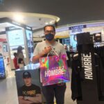 Aaron Aziz Instagram - Thank you semua for supporting @wearehombremy di Aeon Mid Valley. Semoga korang have a blessed Raya dan bahagia disamping keluarga tersayang. Yg balik kampung drive carefully. @hombretwentyone