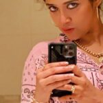 Abhirami Suresh Instagram - Not really a mirror selfie person. Also me : . . . #AbhiramiSuresh #MirrorSelfie #MirrorGram #selfiegram #portraitmood #explorepage #explore