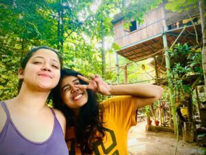 Abhirami Suresh Instagram - @alasandrajohnson Saandrakuttyeeem Tooottooootteeem. 
.
.
.
#travel #explore #travelgram #explorer #explorepage✨ #abhiramisuresh #liveloveliberate