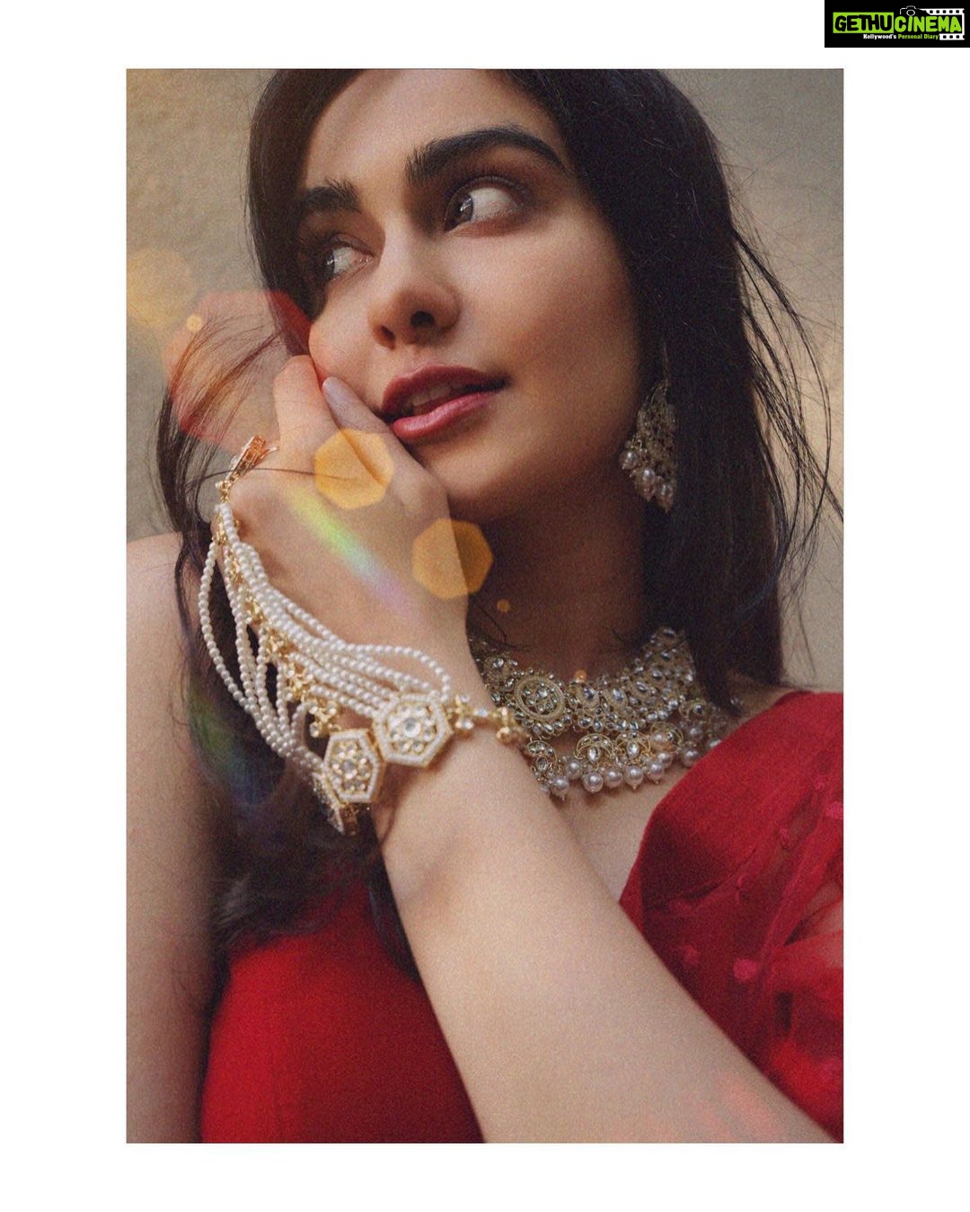 Adah Sharma Instagram - Thought Iβd twin with my favourite colour of flags π¬ . Leave a red flag π©π©π©π©in the comments with a question ! Iβll definitely reply π . . Styled by @juhi.ali Wearing @ranbirmukherjeeofficial @rubansaccessories πΈ @jayslens πͺ @jagats38 . . #100YearsOfAdahSharma #adahsharma