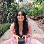 Adah Sharma Instagram - Give me Songs To play on the Kalimba 🎵🎶 Sochne ka maukaa na diyaaaaa haiii ,,,,, Butttttt i still managed to Overthink 🤣🤓 , , , , 😘😘 for all the pyar on the chand baliyaan cover ❤❤❤ #100YearsOfAdahSharma #adahsharma