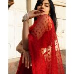 Adah Sharma Instagram - Thought I’d twin with my favourite colour of flags 😬 . Leave a red flag 🚩🚩🚩🚩in the comments with a question ! I’ll definitely reply 😂 . . Styled by @juhi.ali Wearing @ranbirmukherjeeofficial @rubansaccessories 📸 @jayslens 💪 @jagats38 . . #100YearsOfAdahSharma #adahsharma