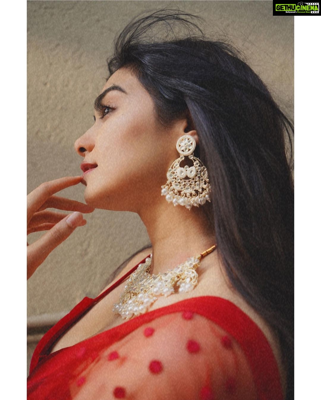 Adah Sharma Instagram - Thought Iβd twin with my favourite colour of flags π¬ . Leave a red flag π©π©π©π©in the comments with a question ! Iβll definitely reply π . . Styled by @juhi.ali Wearing @ranbirmukherjeeofficial @rubansaccessories πΈ @jayslens πͺ @jagats38 . . #100YearsOfAdahSharma #adahsharma