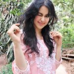 Adah Sharma Instagram - Give me Songs To play on the Kalimba 🎵🎶 Sochne ka maukaa na diyaaaaa haiii ,,,,, Butttttt i still managed to Overthink 🤣🤓 , , , , 😘😘 for all the pyar on the chand baliyaan cover ❤❤❤ #100YearsOfAdahSharma #adahsharma