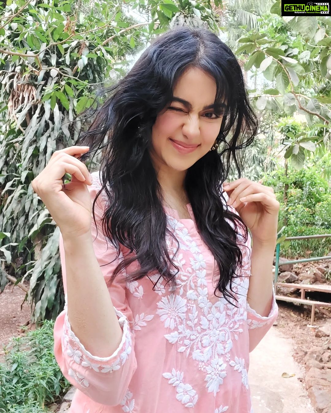 Adah Sharma Instagram - Give me Songs To play on the Kalimba π΅πΆ Sochne ka maukaa na diyaaaaa haiii ,,,,, Butttttt i still managed to Overthink π€£π€ , , , , ππ for all the pyar on the chand baliyaan cover β€β€β€ #100YearsOfAdahSharma #adahsharma