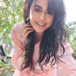 Adah Sharma Instagram - Give me Songs To play on the Kalimba 🎵🎶 Sochne ka maukaa na diyaaaaa haiii ,,,,, Butttttt i still managed to Overthink 🤣🤓 , , , , 😘😘 for all the pyar on the chand baliyaan cover ❤❤❤ #100YearsOfAdahSharma #adahsharma