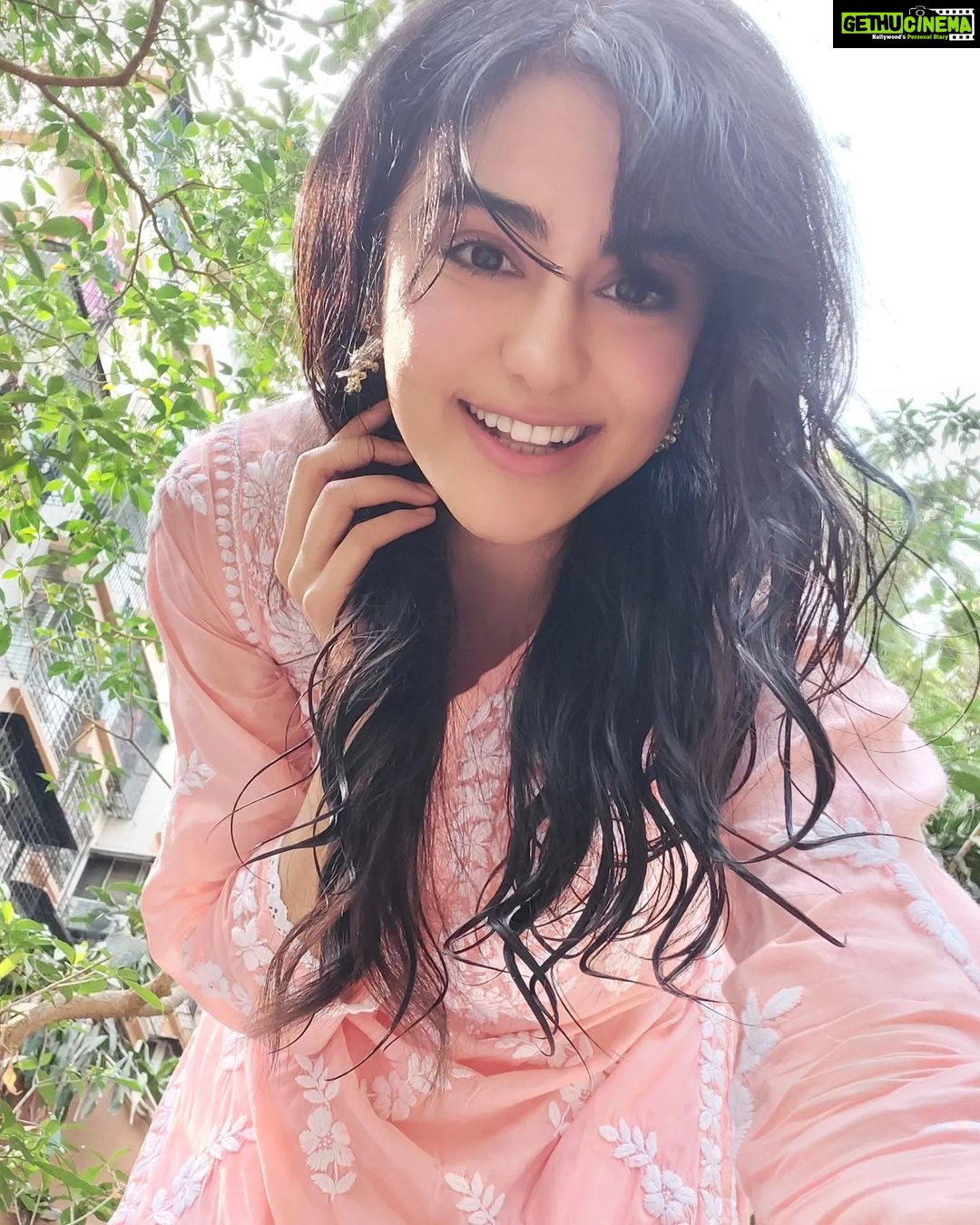 Adah Sharma Instagram - Give me Songs To play on the Kalimba π΅πΆ Sochne ka maukaa na diyaaaaa haiii ,,,,, Butttttt i still managed to Overthink π€£π€ , , , , ππ for all the pyar on the chand baliyaan cover β€β€β€ #100YearsOfAdahSharma #adahsharma