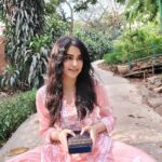 Adah Sharma Instagram - Give me Songs To play on the Kalimba 🎵🎶 Sochne ka maukaa na diyaaaaa haiii ,,,,, Butttttt i still managed to Overthink 🤣🤓 , , , , 😘😘 for all the pyar on the chand baliyaan cover ❤❤❤ #100YearsOfAdahSharma #adahsharma