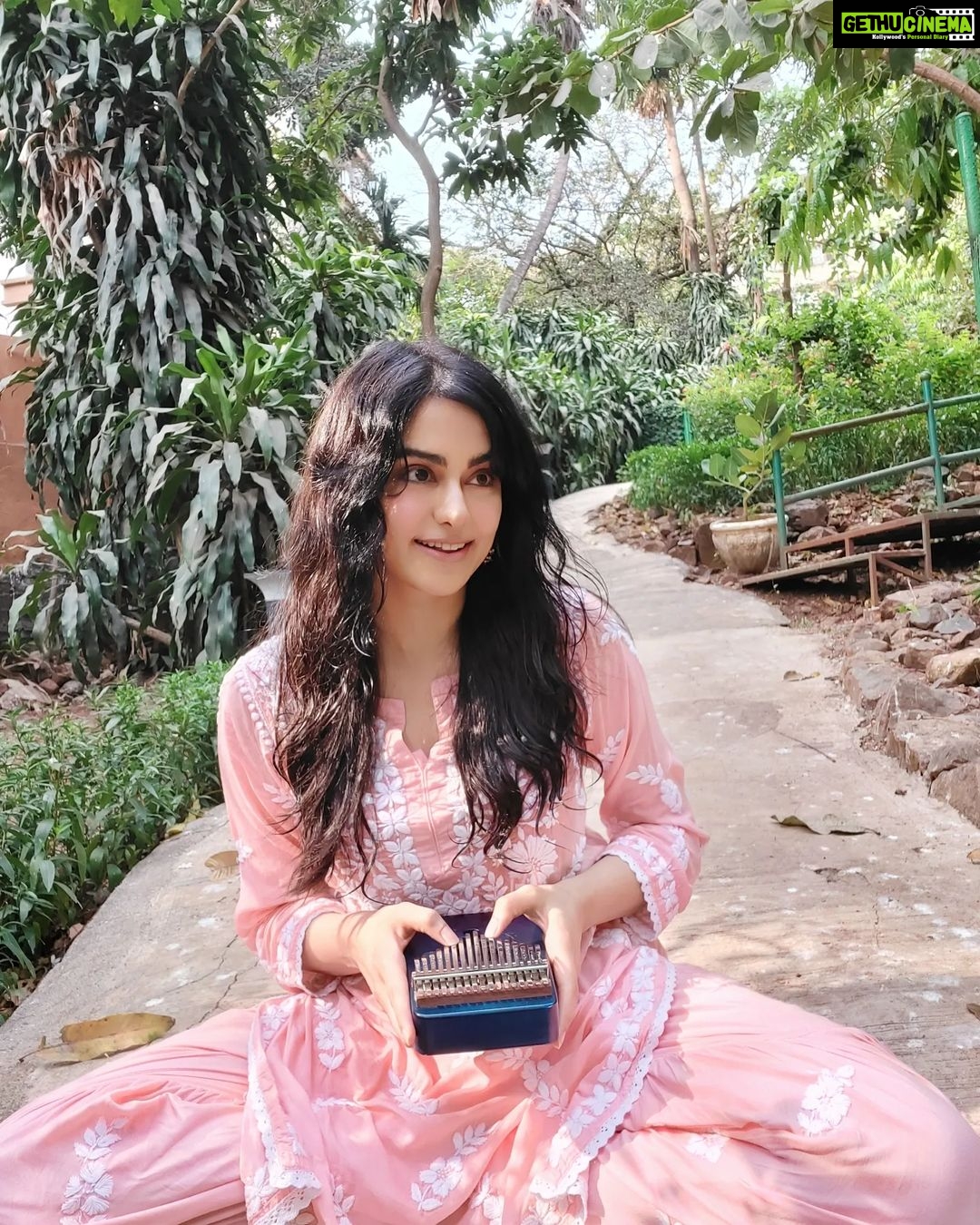 Adah Sharma Instagram - Give me Songs To play on the Kalimba π΅πΆ Sochne ka maukaa na diyaaaaa haiii ,,,,, Butttttt i still managed to Overthink π€£π€ , , , , ππ for all the pyar on the chand baliyaan cover β€β€β€ #100YearsOfAdahSharma #adahsharma