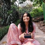 Adah Sharma Instagram - Give me Songs To play on the Kalimba 🎵🎶 Sochne ka maukaa na diyaaaaa haiii ,,,,, Butttttt i still managed to Overthink 🤣🤓 , , , , 😘😘 for all the pyar on the chand baliyaan cover ❤❤❤ #100YearsOfAdahSharma #adahsharma
