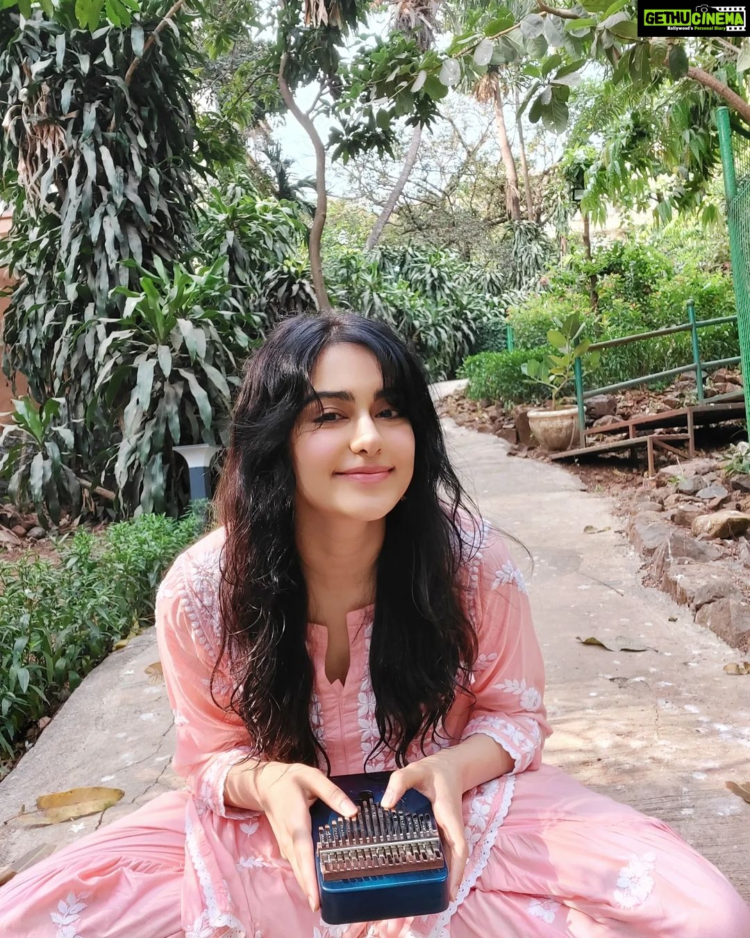 Adah Sharma Instagram - Give me Songs To play on the Kalimba π΅πΆ Sochne ka maukaa na diyaaaaa haiii ,,,,, Butttttt i still managed to Overthink π€£π€ , , , , ππ for all the pyar on the chand baliyaan cover β€β€β€ #100YearsOfAdahSharma #adahsharma