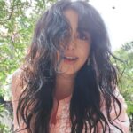 Adah Sharma Instagram - Give me Songs To play on the Kalimba 🎵🎶 Sochne ka maukaa na diyaaaaa haiii ,,,,, Butttttt i still managed to Overthink 🤣🤓 , , , , 😘😘 for all the pyar on the chand baliyaan cover ❤❤❤ #100YearsOfAdahSharma #adahsharma