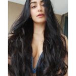 Adah Sharma Instagram - O Meri Neend mera Chain mujhe lauta do,,, SWIPE to see who has my Chain 🤓,,,,,,, the Long and the short of it 😅😂🤫 , , , #100YearsOfAdahSharma #adahsharma , , , P,S, Happy to see other actors putting animals on their Swipe 😁😁 bahut saara pyaar from the chicken community and me