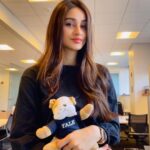 Aditi Arya Instagram - Hanging with Handsome Dan.