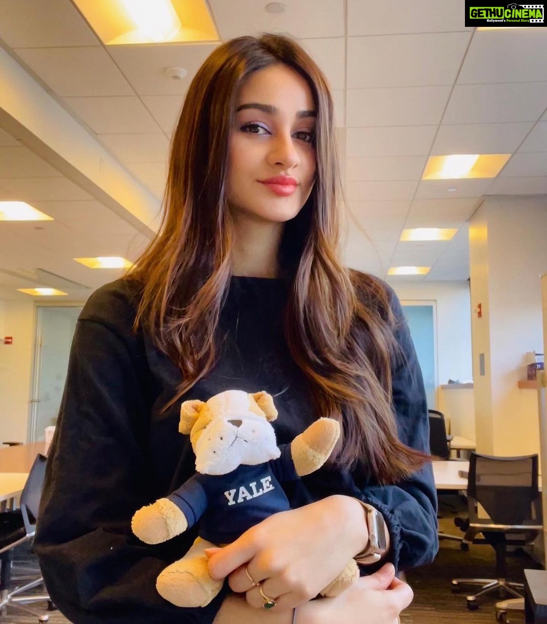Aditi Arya Instagram - Hanging with Handsome Dan.