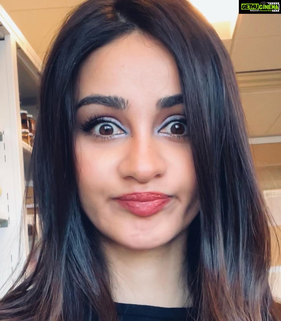 Aditi Arya Instagram - Hanging with Handsome Dan.