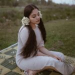 Ahana Kumar Instagram - found my soul wandering in a meadow that smells of sweet jasmine flowers Presenting ~ கதிர் / Kathir Photography : @manekha_ Styling & Creatives : @stylingbyafsheenshajahan Hair & Make-Up : @rizwan_themakeupboy Photography Assisted by : @david_steve_ 🍃