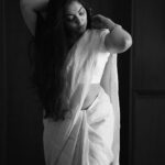 Ahana Kumar Instagram – The number of 🪴 on the comment box of my previous post makes me feel very very very happy. Here’s to all of us , Dreamers 😘

Shot by @clintsoman 🍂

Clothes and Jewellery @jugalbandhi 🍃

Shot at @kochimarriott 🪷